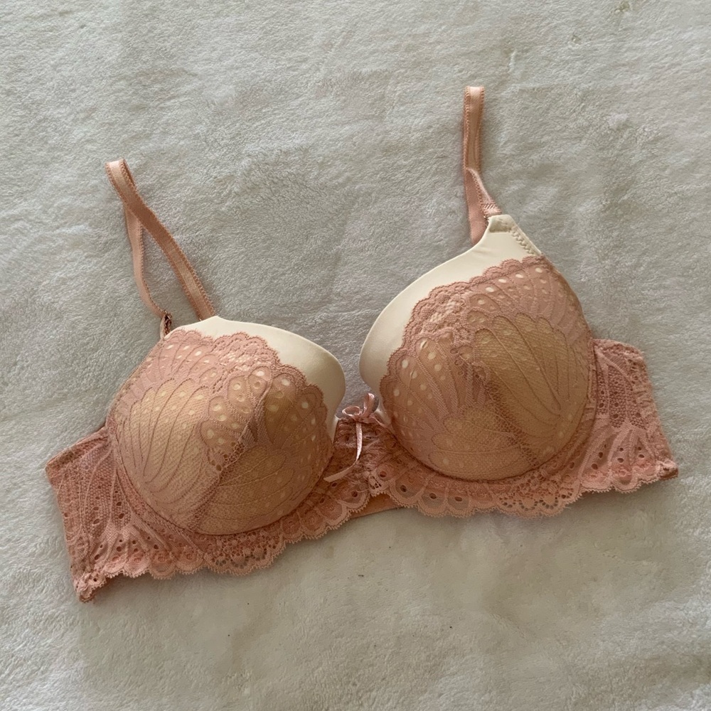SOPHIE B. Pink Lace Bra